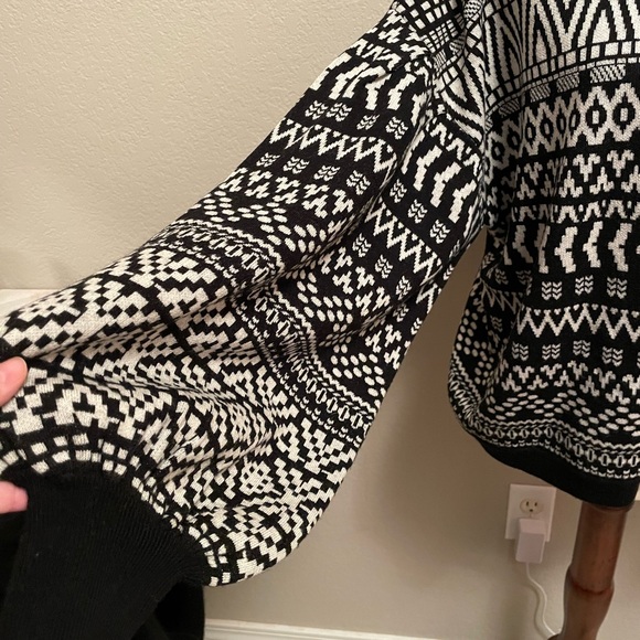 Alice + Olivia Hazel Pleated Sleeve Pullover - Picture 5 of 7